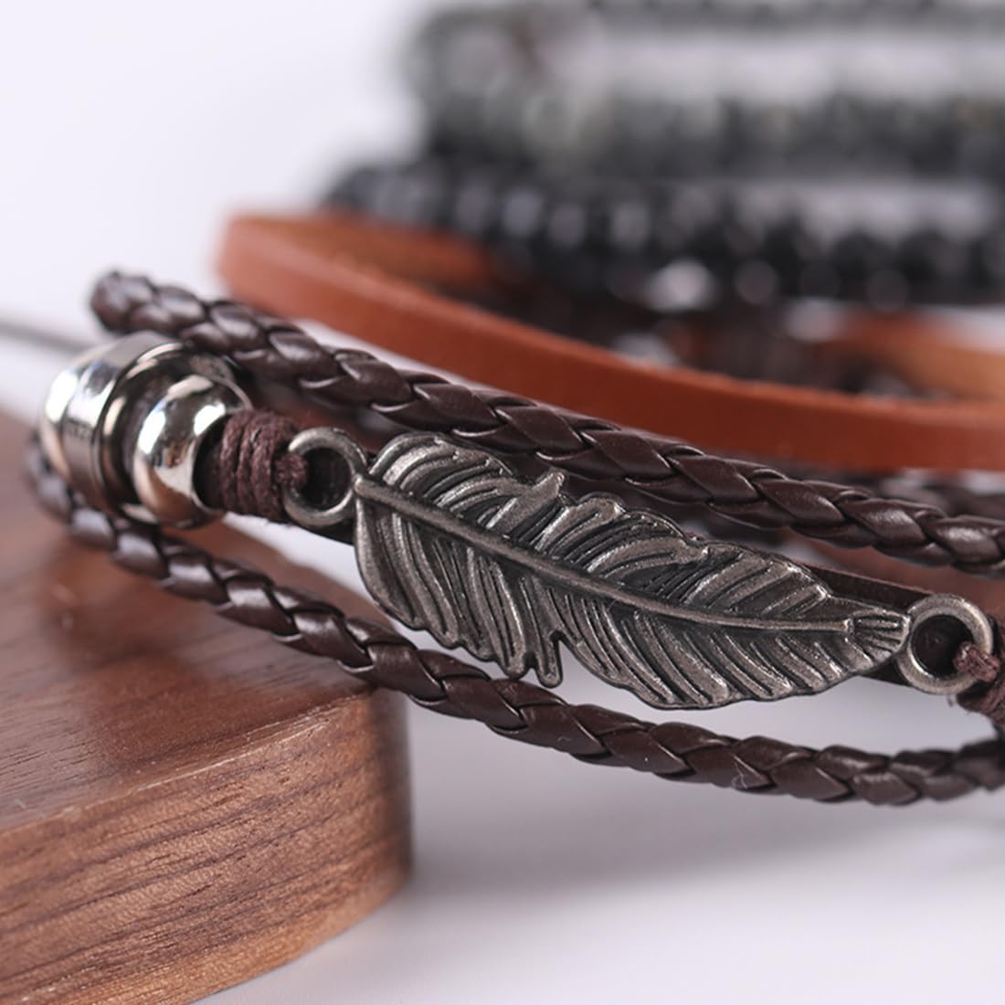 Bracciale da uomo in pelle intrecciata con chiusura in acciaio inox color oro - Cordino marrone scuro anticato da 5 mm - Italia