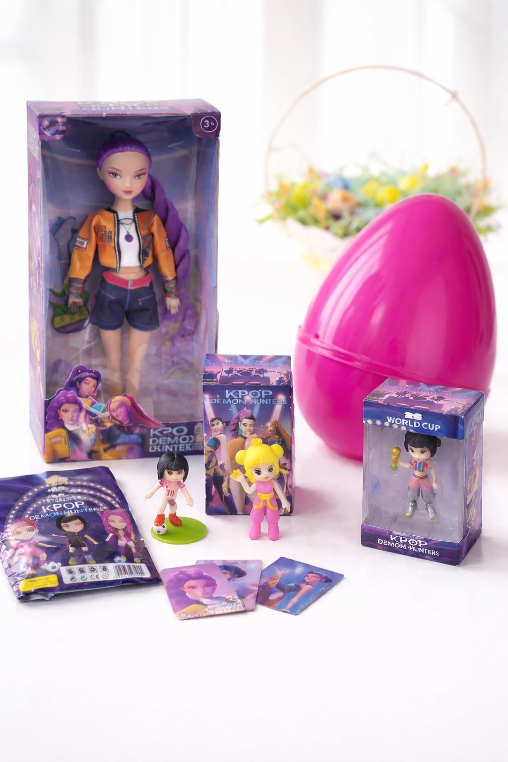 Uovo di Pasqua Contenitore a Tema Pop Cacciatrici di Demoni – Idea Regalo di Pasqua per Fan della Musica Coreana – Include Gadget, Giocattoli e Accessori