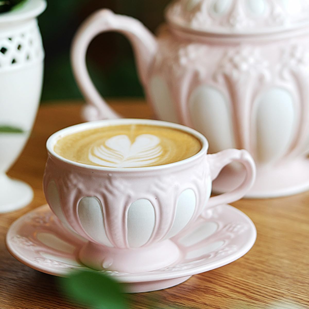 Healvian Keramik Kaffeetassen 2 Stück mit Relief im Europäischen Stil Praktische Milchbecher mit Glatten Kanten für Zuhause und Desserts