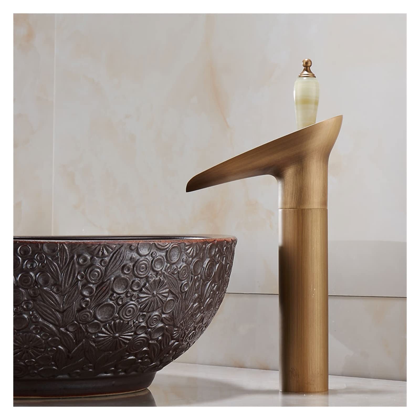 Robinet d'évier cascade pour créer une ambiance spa zen à la maison