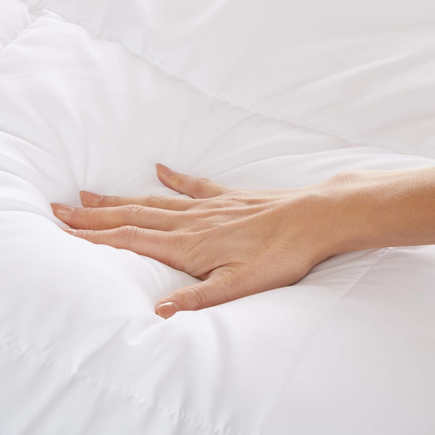 Amazon Basics Conscious Series Down-Alternative Comforter with Recycled Poly Fill - Full or Queen