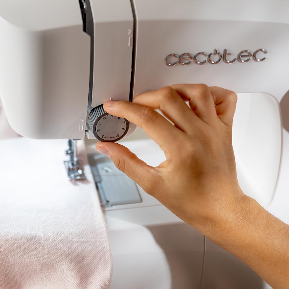 Cecotec Macchina da Cucire 15 Punti BelleCouture 1500. Asola Manuale in 4 Tempi, Regolatore di Asola, Tensione del Filo Regolabile e Kit di Accessori, Compatta e Portatile