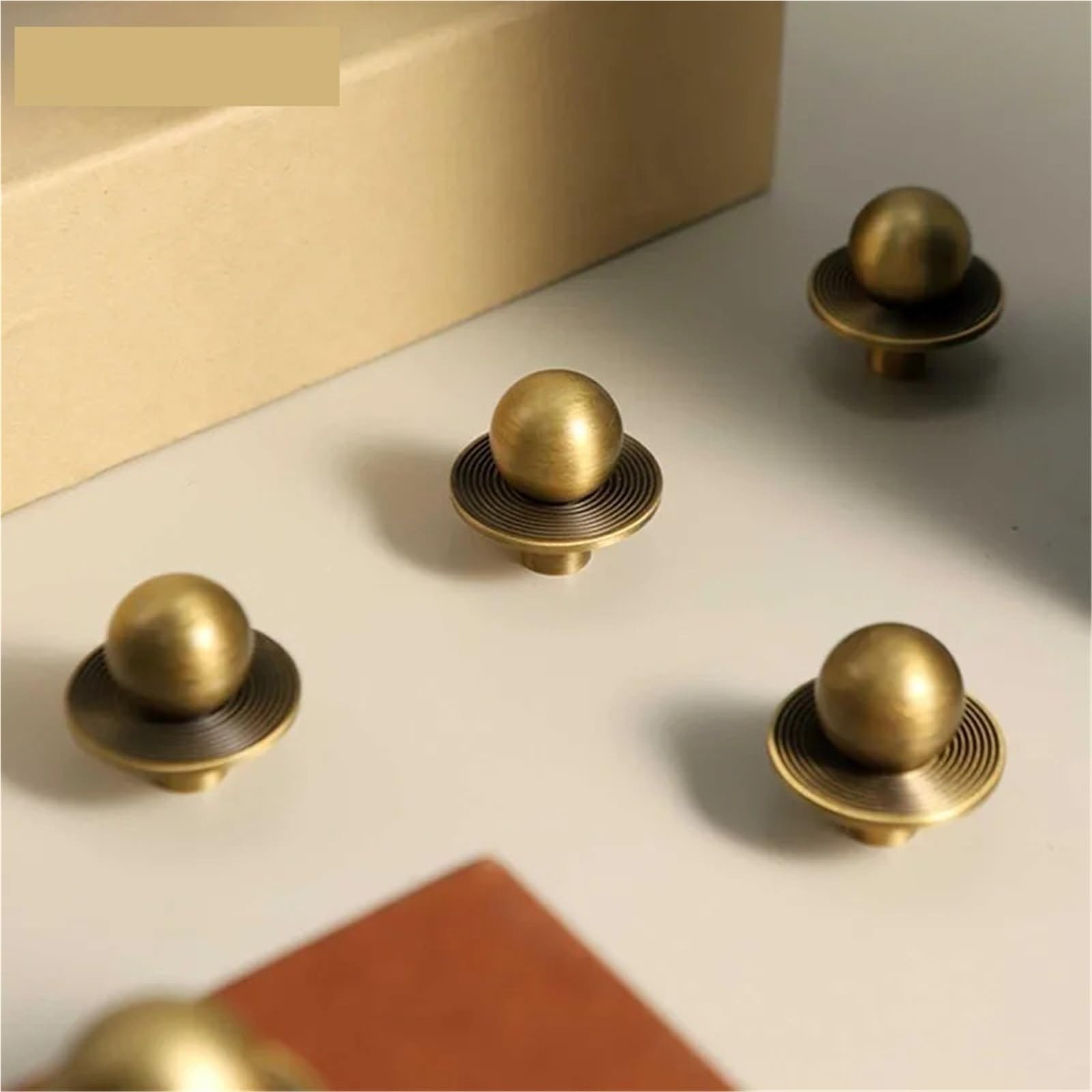Boutons de placard en laiton robuste à trou unique pour tiroir