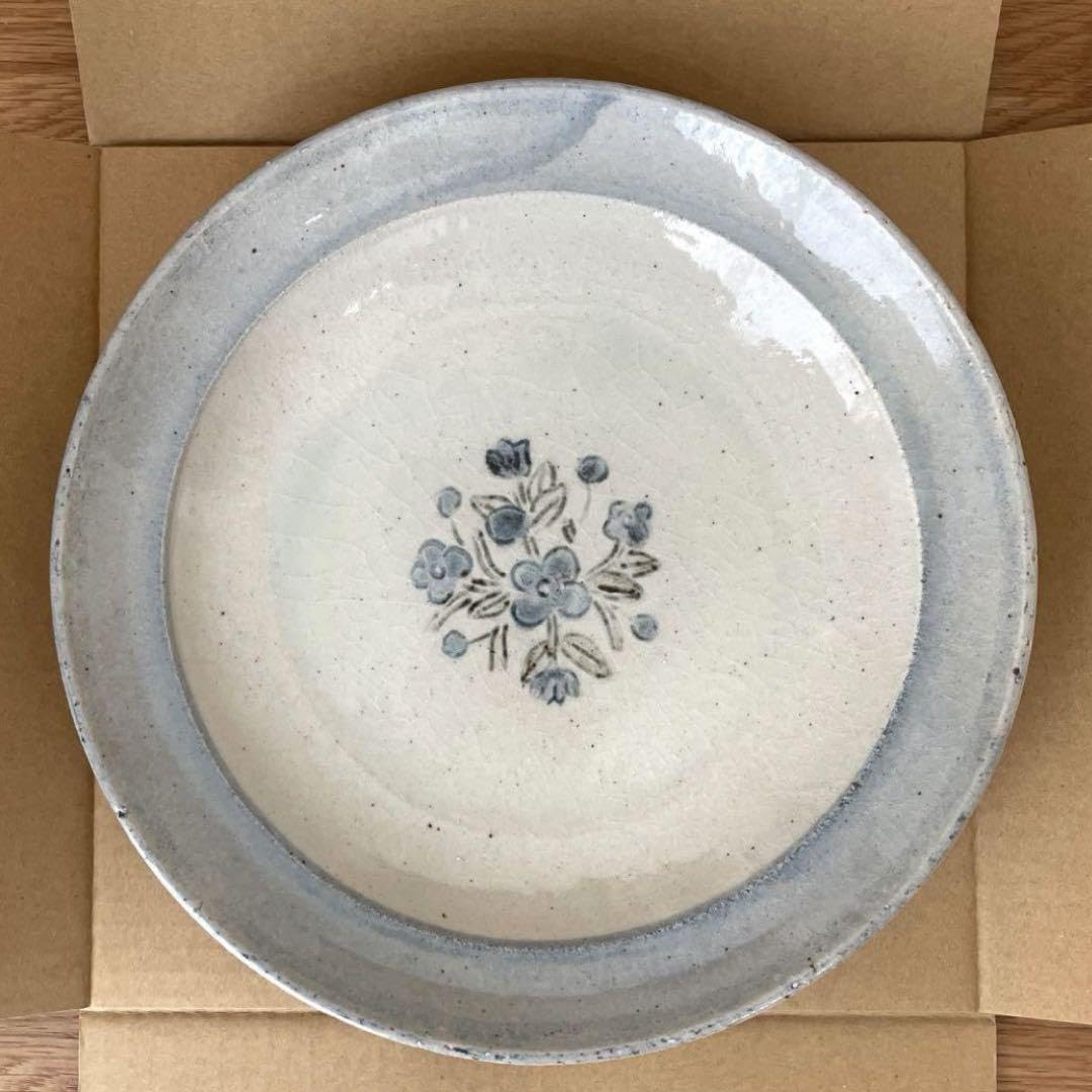 Amazon.co.jp: 東屋 伊賀石本花絵皿 菜の束 和食器 Scope 箱付き