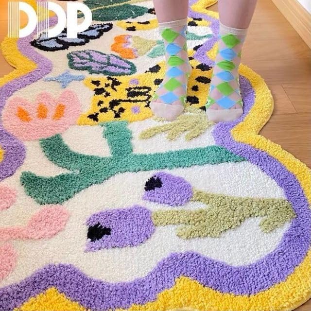 BEAMS - DDP スカラップ タイガー&フラワー柄 ラグ カーペット カラフル Amazon.co.jp: DDP スカラップ タイガー&フラワー柄 ラグ