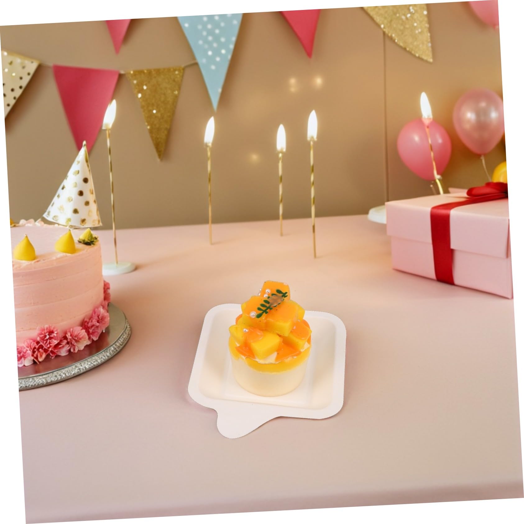 Pappteller Quadratische 100 Weiße aus Papier Stabile Geburtstagskuchenplatten für Bastelarbeiten und Partyteller für Kuchen und Desserts