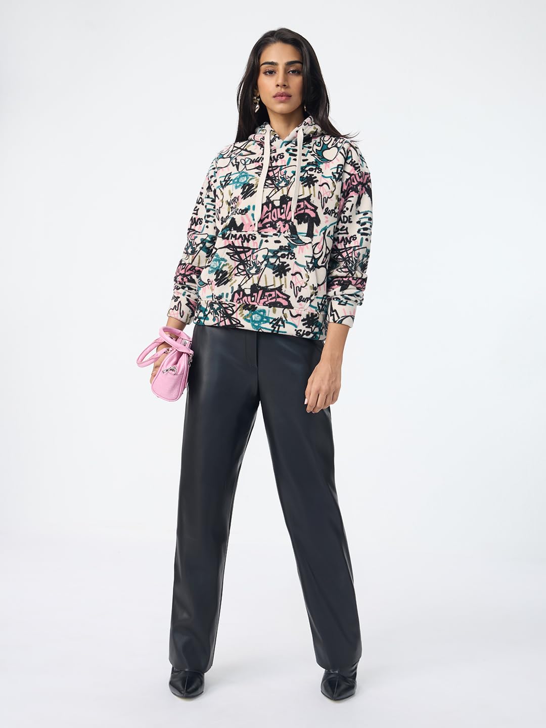 The Souled Store Sudadera con capucha de poliéster con estampado de garabatos rosados para mujeres y niñas, manga completa, cuello con capucha, hombros caídos, ropa de calle, moderna, forro polar