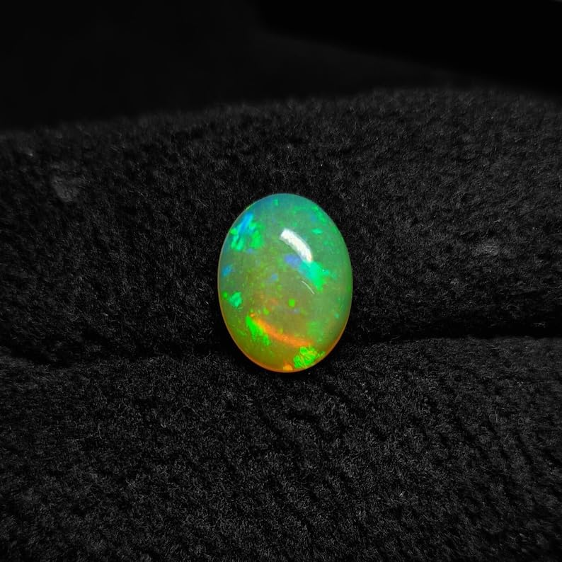 Cabochon d'opale éthiopienne naturelle multi feu pour création de bijoux de valeur