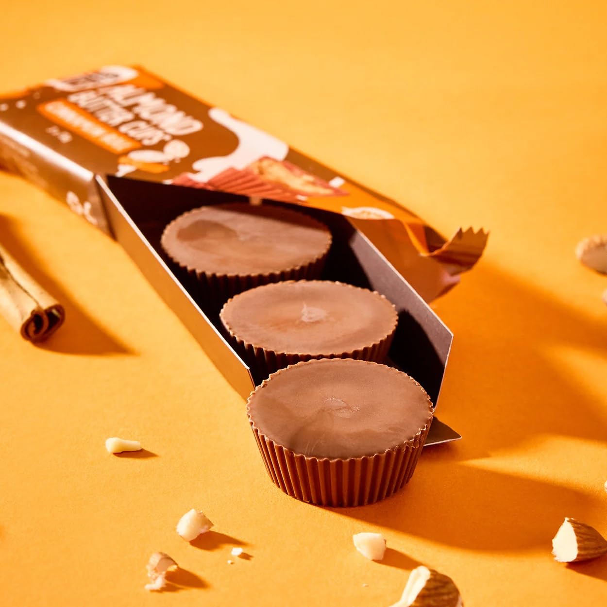 Naughty Nuts Bio Beurre d'Amande et Roulé à la Cannelle - Vegan, sans Huile de Palme et sans Sucre Raffiné - 12 x 39 g