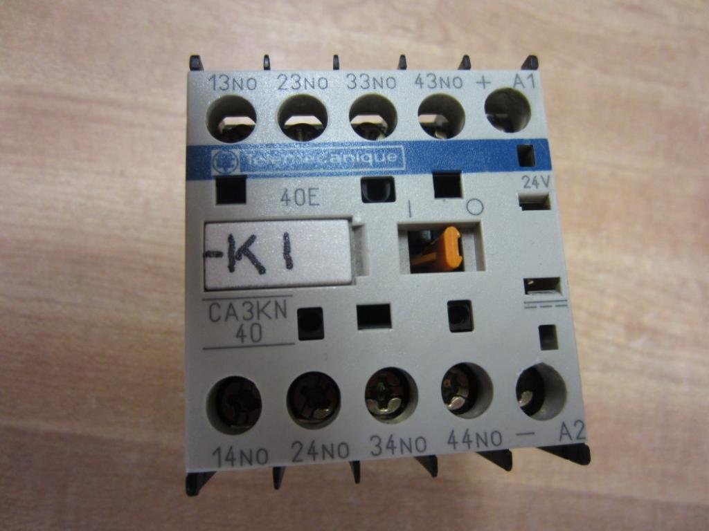 OMRON P7SA-10P Back MOUNTING, 4 Poles (10 TERMINALS), Without LED Indicator, Socket, for G7SA RELAYS, Screw/PCB TERMINALS
