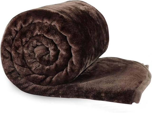 EGYPTO Fleece Blanket - Extra Soft Fur Brush Fabric, Super Warm Bed Throw, Lightweight Sofa Blanket, Easy Care (Single (127cm x 152cm), Chocolate Brown)
