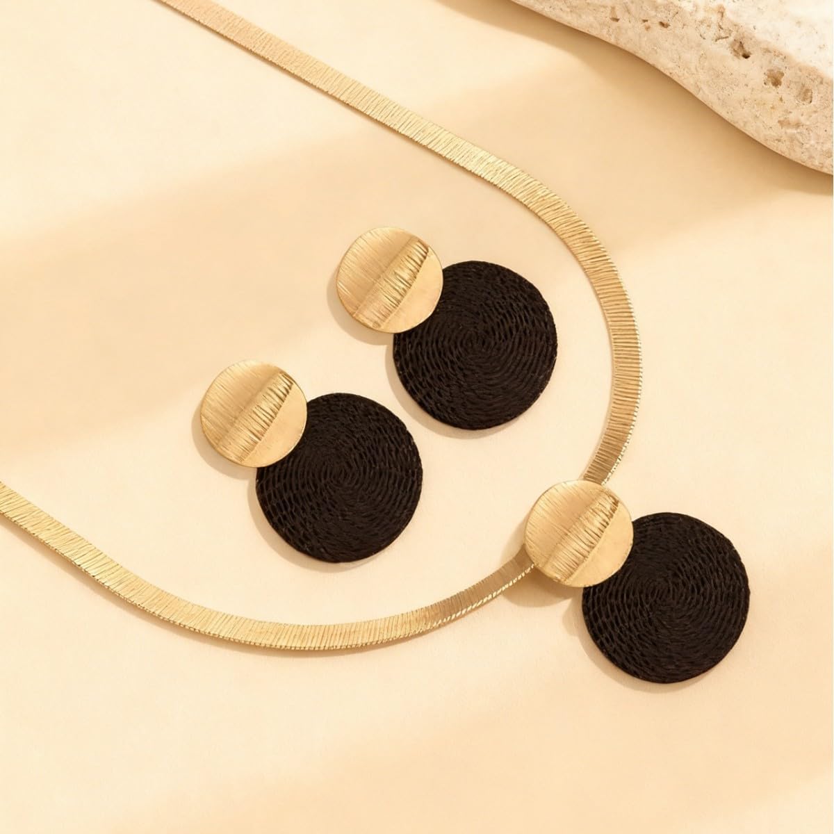 Gold Jewelry Set For Women，Herringbone Snake Chain Choker Necklace with Black Round Disc Pendant Earrings Chunky Adjustable Vintage Statement Boho Jewelry Set Fashion Jewelry Gift