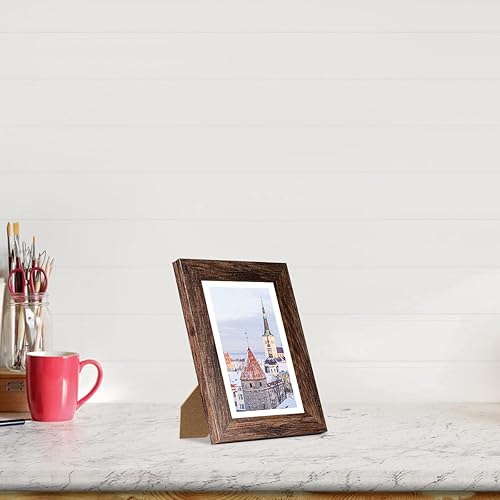 Miniatura 5 de Capcillin Juego de 2 portarretratos de madera de 5 x 7 pulgadas, color marrón rústico, cada marco con paspartú, para exhibir fotos de 5 x 7 sin