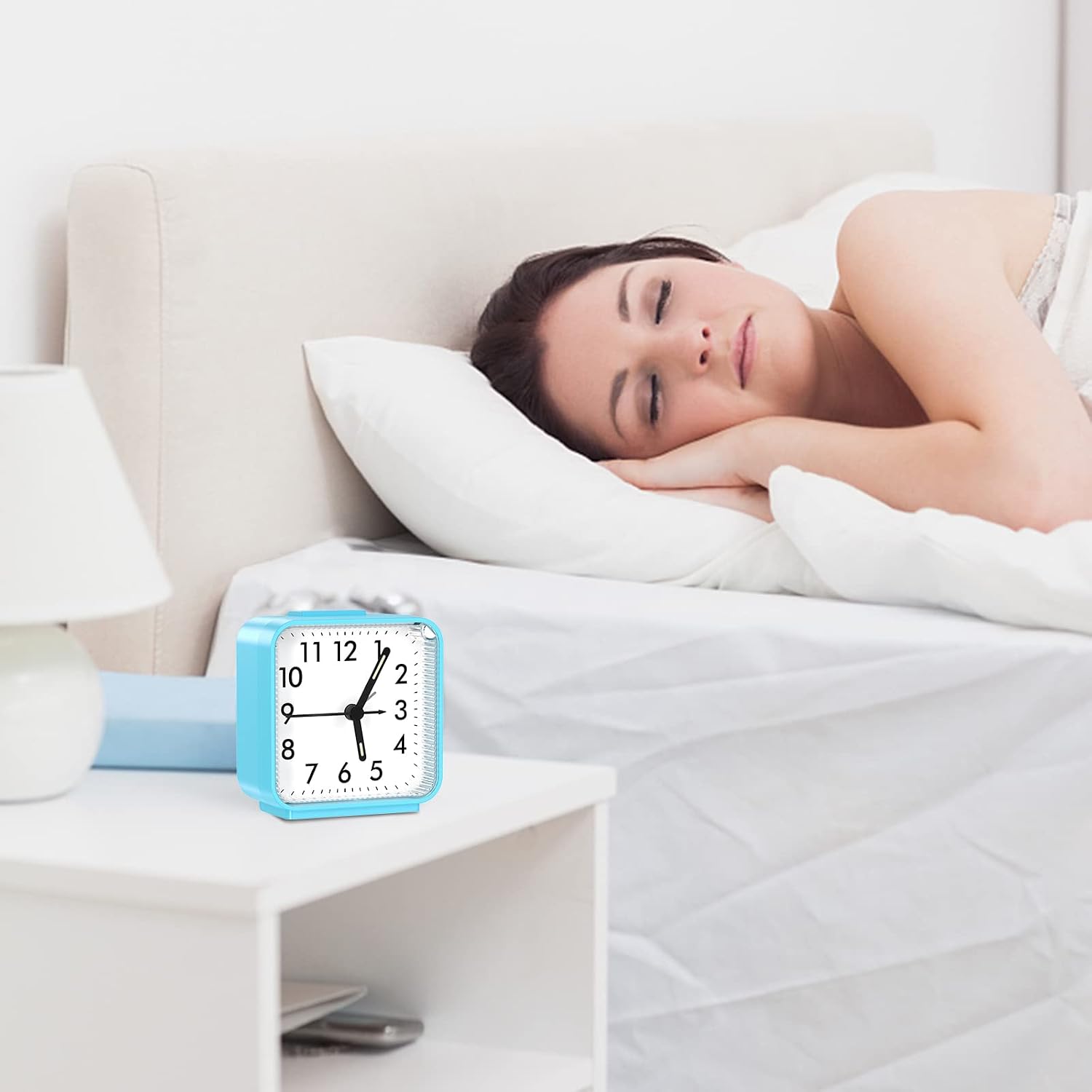 AMIR Analog Alarm Clock, Silent Non Ticking Small Clock, Travel Alarm Clock with Snooze & Light, Ascending Beep Sounds, Battery Operated Loud Alarm Clock for Bedroom, Bedside, Desk