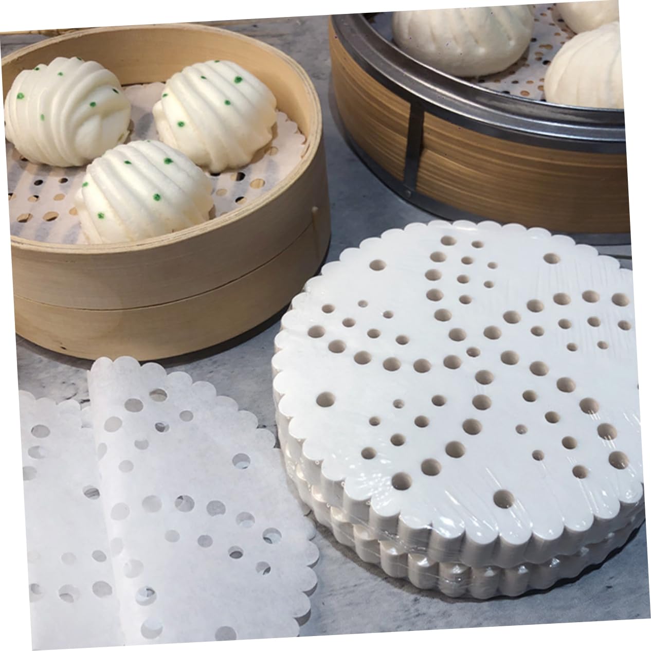 Unomor 500pcs Oil Absorbing Baking Papers Round Lace Sheets Kitchen Silicon Paper Dish Liners for Bbq Baking Cooking