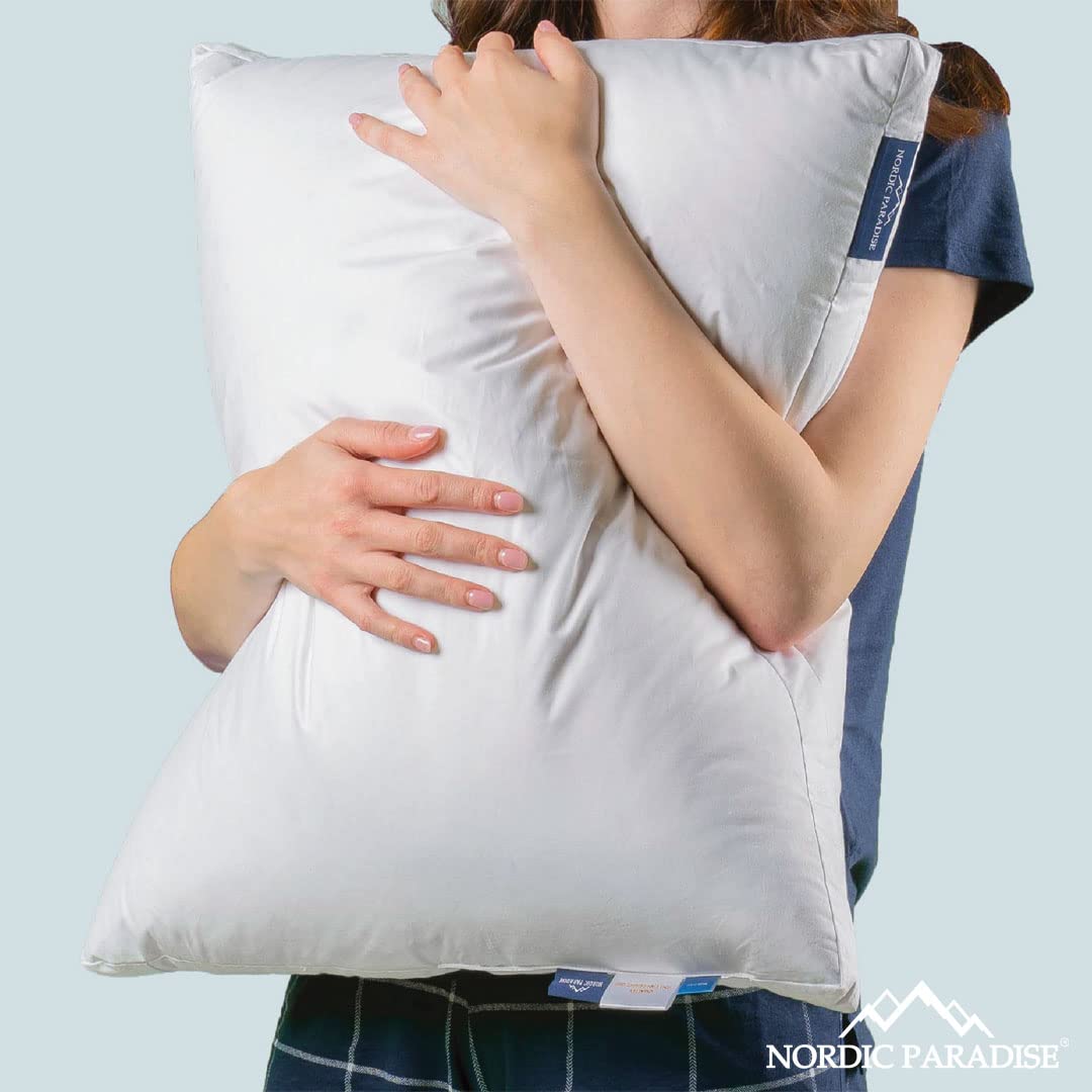 Almohada Doble Confort – Almohada de 3 Cámaras con Plumón y Plumas – Funda De Algodón Antiacaros – Soporte Medio-Firme (50x60 cm)