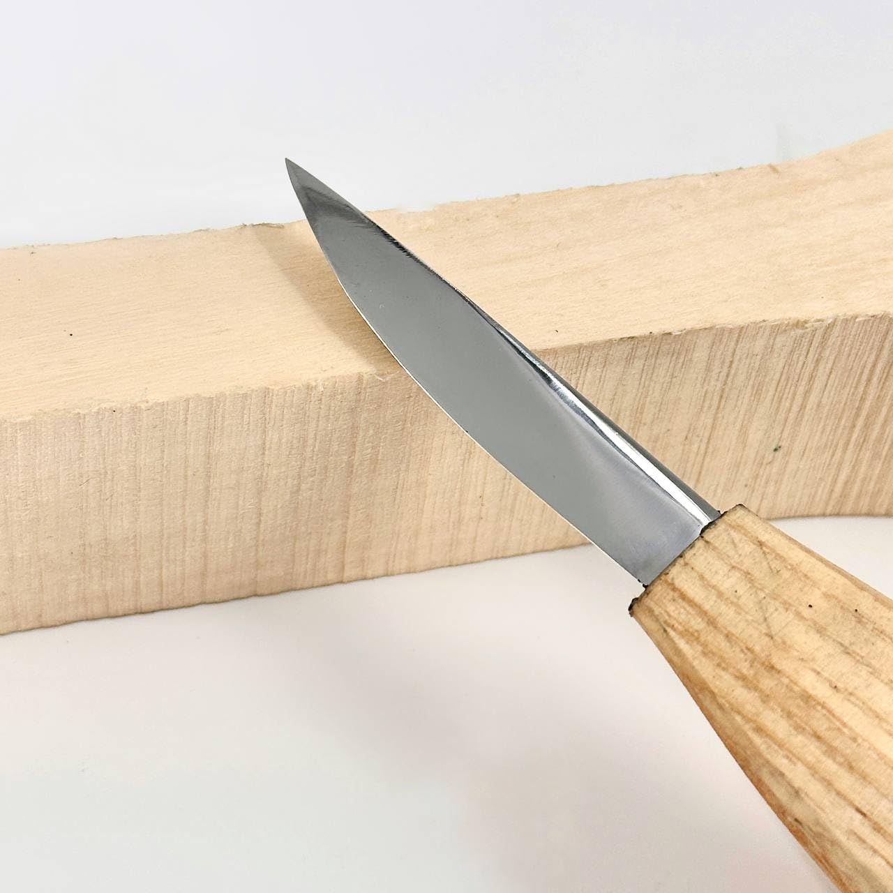 STRYI Profesjonalny nóż do rzeźbienia w drewnie, 58 mm, ręcznie kuty ze stali węglowej, ergonomiczny uchwyt z drewna dębowego, do figurek, łyżek i kuksa
