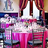 Choisissez cette grande nappe ronde fuchsia de 300 cm de diamètre, vous recouvrirez ainsi élégamment tables de mariage ou de fêtes avec une couleur vive et festive. Une qualité haut de gamme au meilleur prix et un touché soyeux.