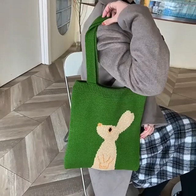 Bolso tote con conejito tejido verde para mujer miniatura 7