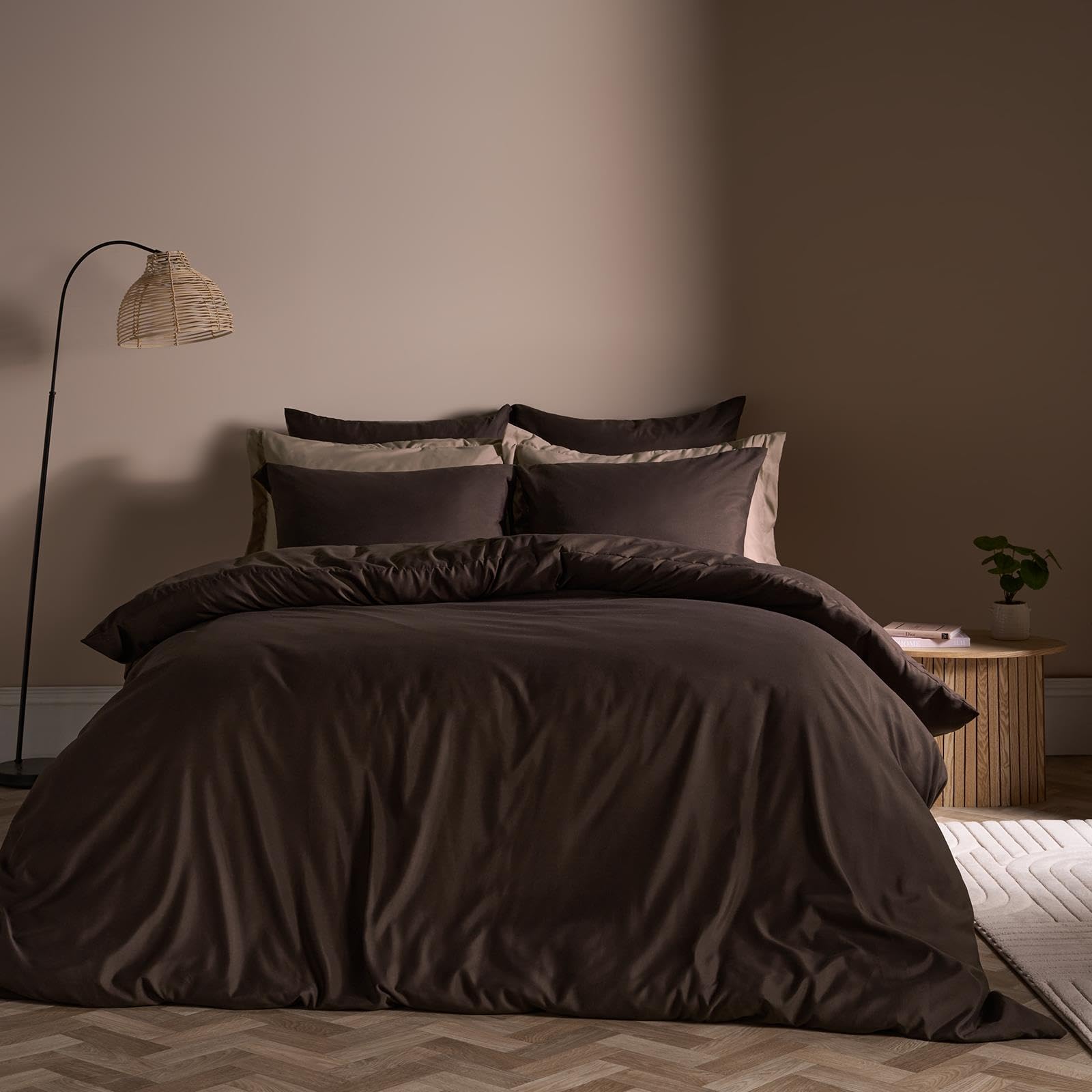 Brentfords Coffee Bedding King Size Duvet Cover Sets, Super Soft Cosy Warm Microfibre Polyester Luxury King Size Bedding Modern Comfy Quilt Cover with Matching Pillowcases