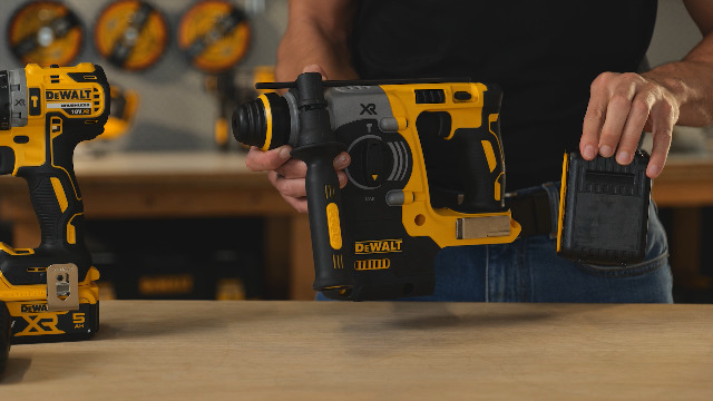 Kit d'outils électriques DeWALT Li-Ion : Perceuse-visseuse + Meuleuse
