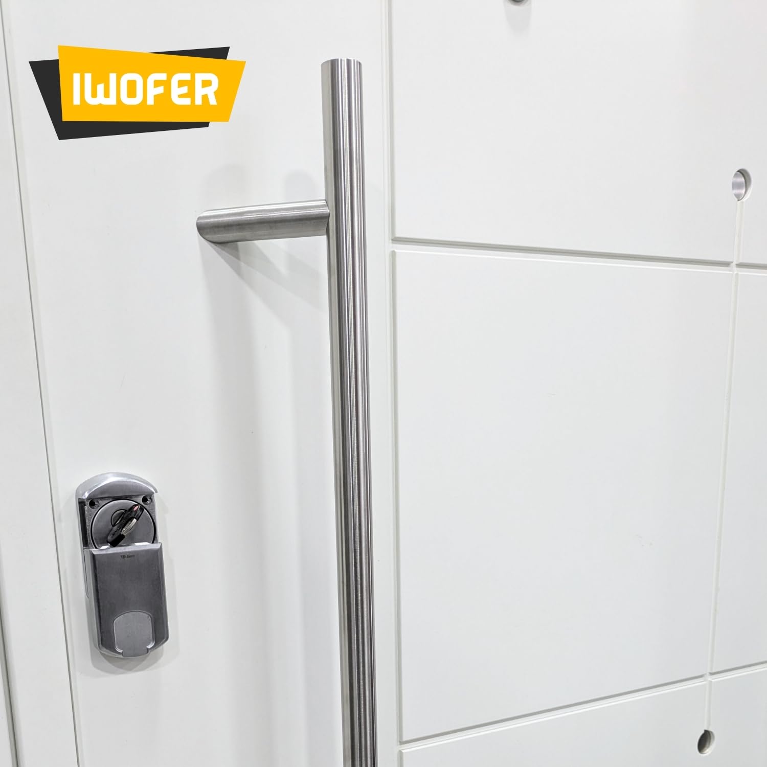 Maniglione tondo inclinato in acciaio inox satinato per porte serramenti (Lunghezza 500 - Interasse 300)