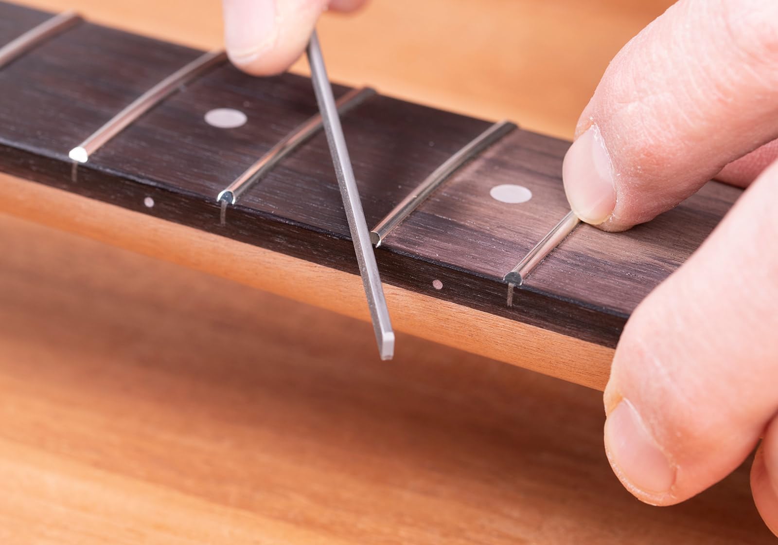 StewMac Lima de Cantos de Traste Profesional para Guitarra y Luthier | Perfila el extremo del traste para un acabado profesional; Dispone de bordes lisos que protegen el diapasón durante el limado