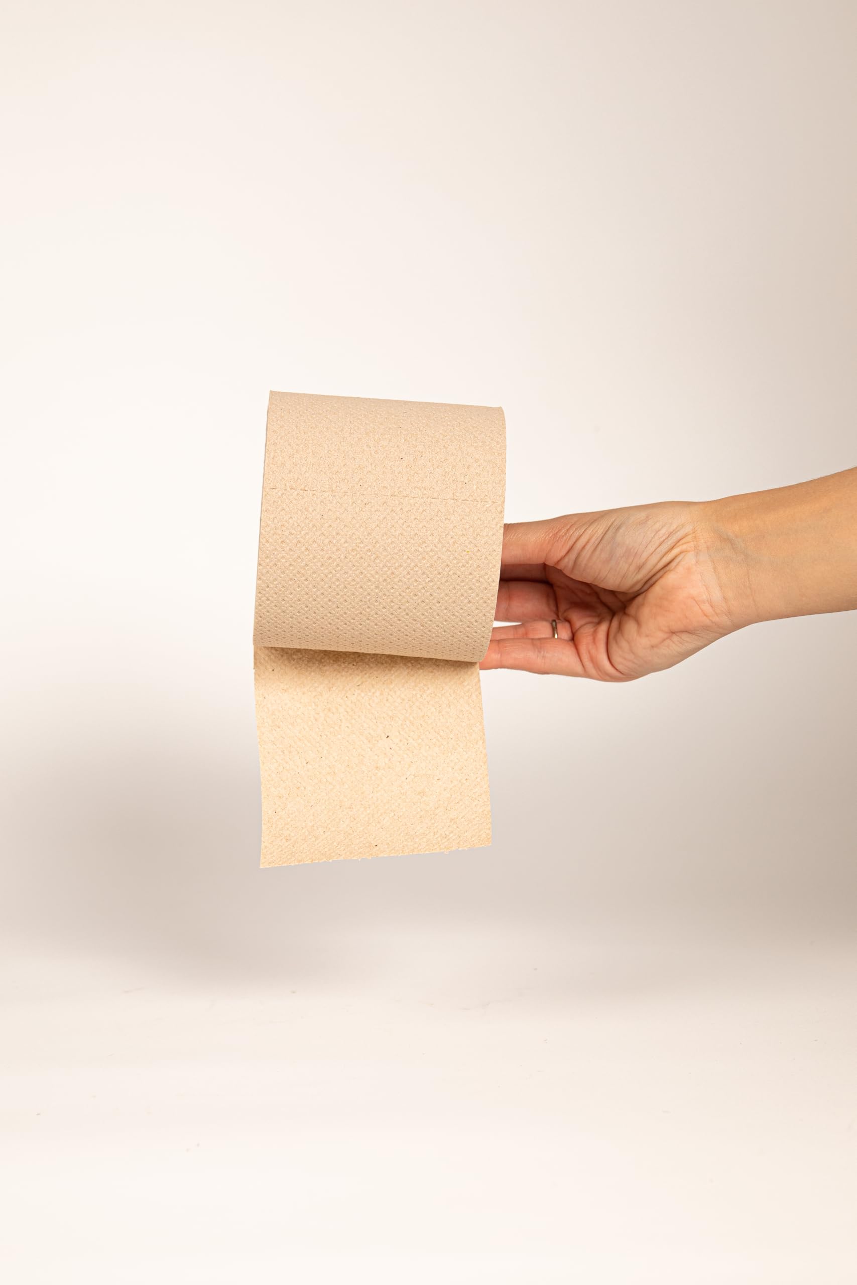 WIAR | Papel Higiénico Reciclado 100% Ecológico – Pack de 48 unidades | Rollos Suaves y Resistentes | Papel WC Sostenible y Natural | Sin Plástico ni Lejía | Fabricado Energías Renovables | FSC