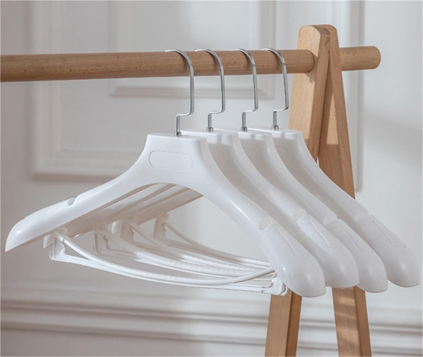 TXGJWRA Coat Hangers 10 Pcs Extra Wide Suit Hangers Notched Shoulders Swivel Hooks Clothes Hanger Racks Non-Slip Men Clothing Display Hanger Organizer,White