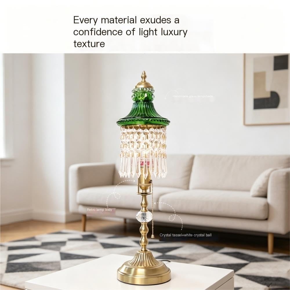 Lampada vintage con nappa in cristallo, luce ambientale sul comodino