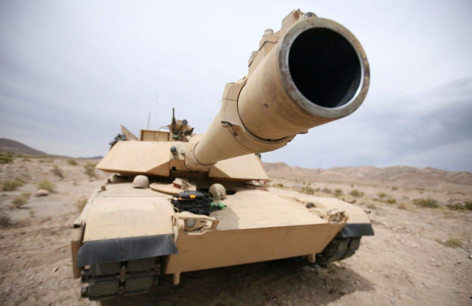 Home Comforts M1 Abrams Battle Tank M1A2 American Usa 3102-20 Inch by 30 Inch Laminated Poster With Bright Colors And Vivid Imagery-Fits Perfectly In Many Attractive Frames