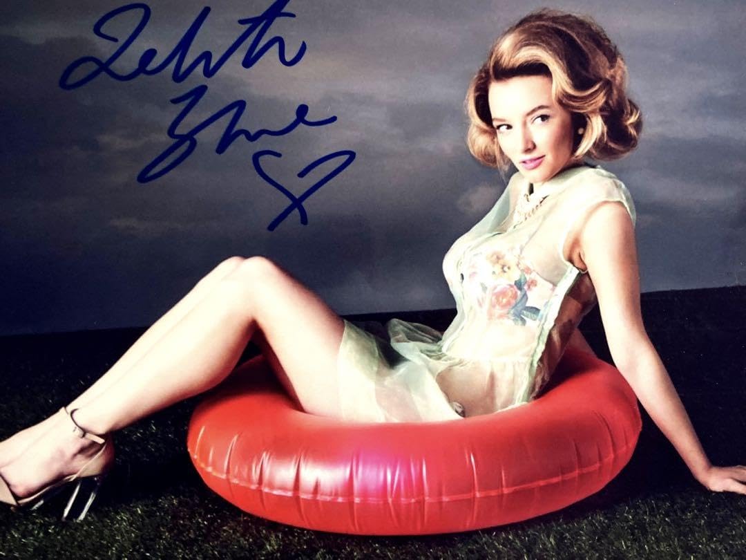 ダコタ・ブルー・リチャーズ直筆サイン入り超大型写真…ライラの冒険