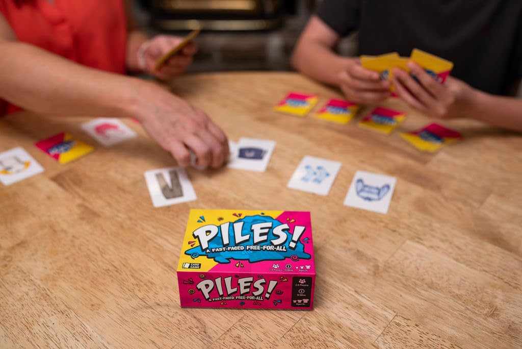 Asmodee Juego de cartas Piles! - Juego de acción rápida para 2-8 jugadores