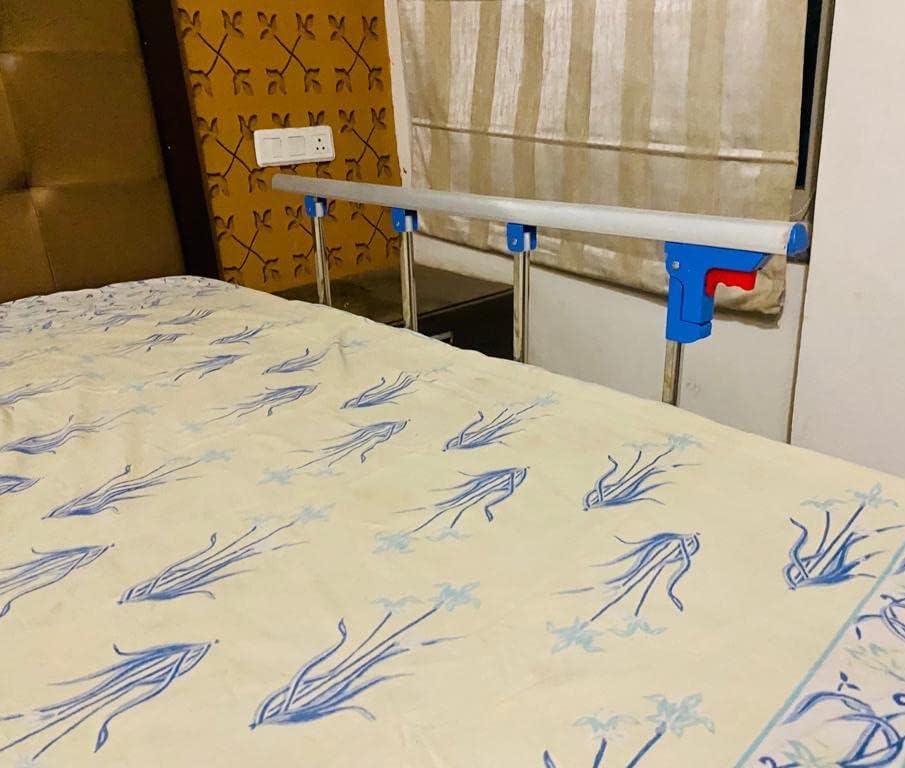 P.M.P.S. Heavy Hospital Bed Guard Collapsible Railing with Attachment,No Drilling Required, (1 Side Only) - 36LX15H inches