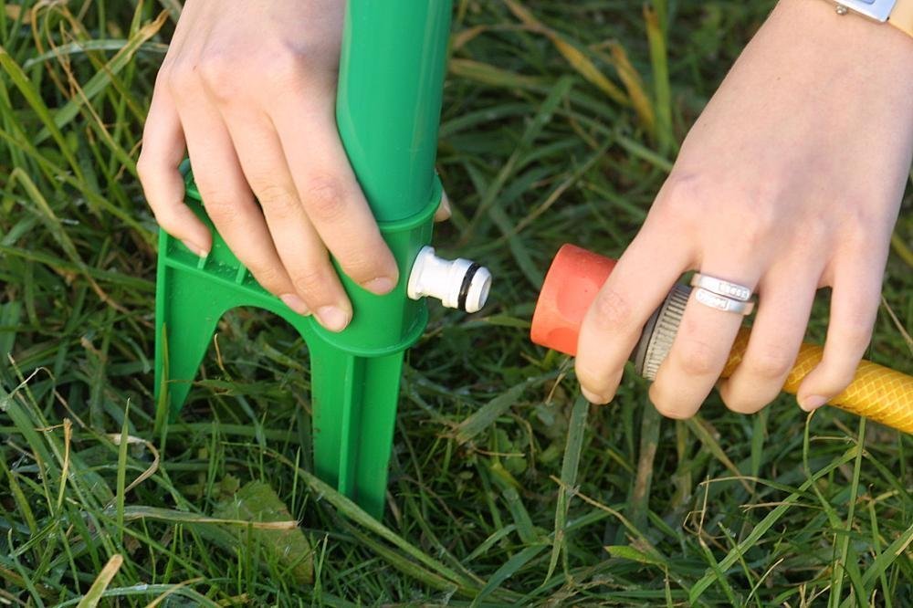 Neustanlo | Rasensprinkler Tanzende Blume | 2er Pack | farblich Sortiert | Bewässerung Sprenger beweglich | der ideale Spaß für den Garten