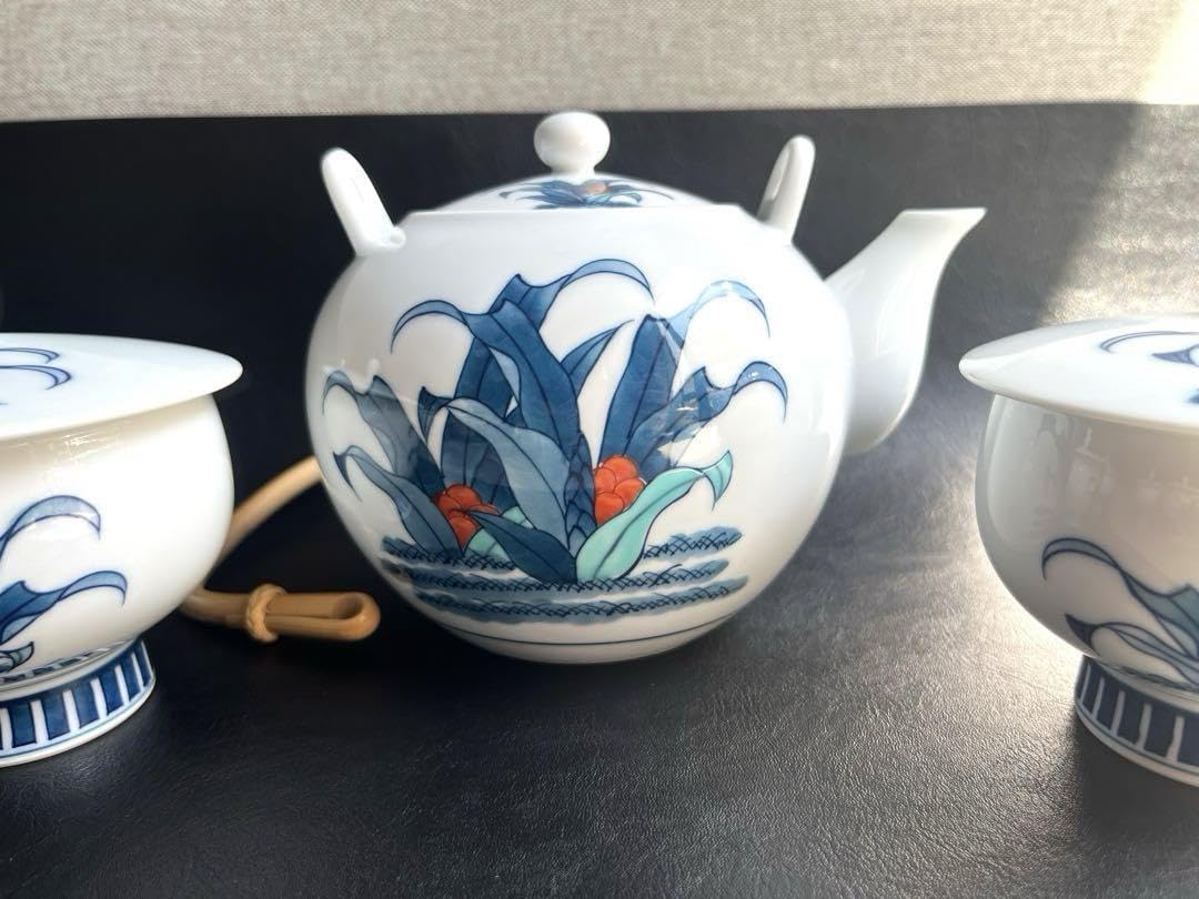 伊万里焼　畑萬陶苑　万年青　おもと　オモト　茶器揃　急須1点　蓋付き湯呑　6点 Amazon.co.jp: 伊万里焼 畑萬陶苑 万年青 おもと 茶器揃 急須 蓋付き
