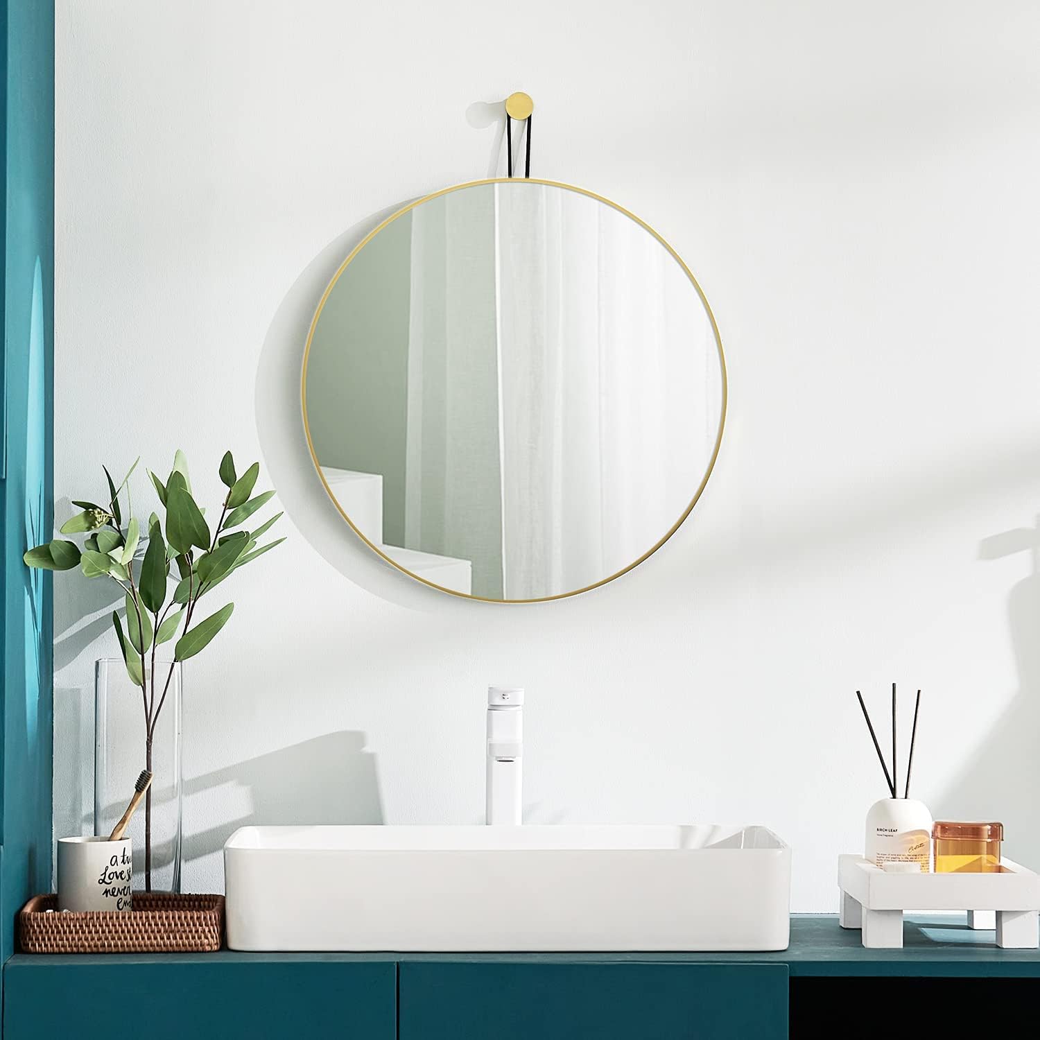 harmati Round Mirror Circle Gold - Circular Mirror 31.5 Inch Metal Framed Wall Mounted, Large Hanging Brass Round Wall Mirror Modern Decorative for Bathroom, Living Room, Bedroom, Entryway