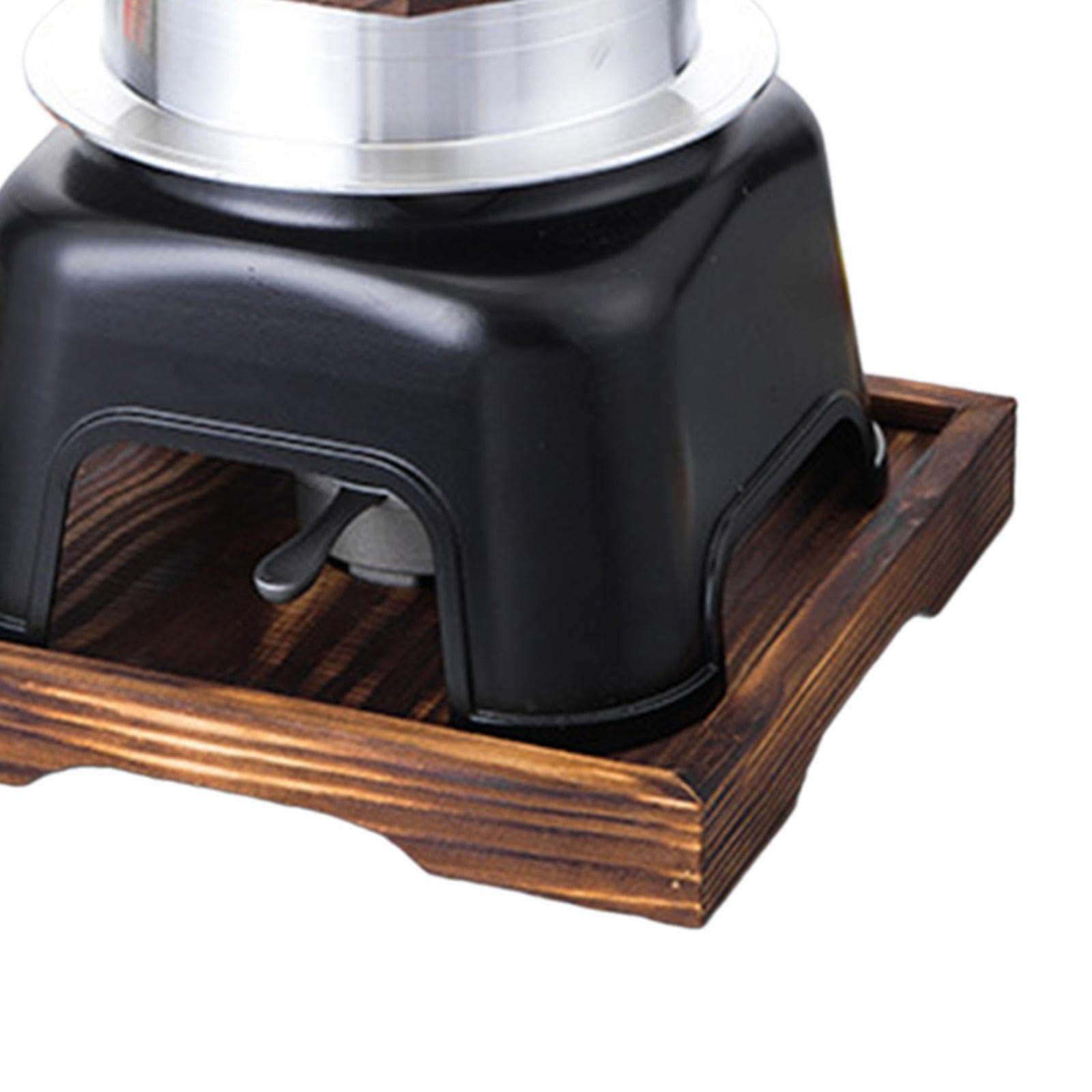 Set cuociriso giapponese, isolato, coperchio e vassoio in legno