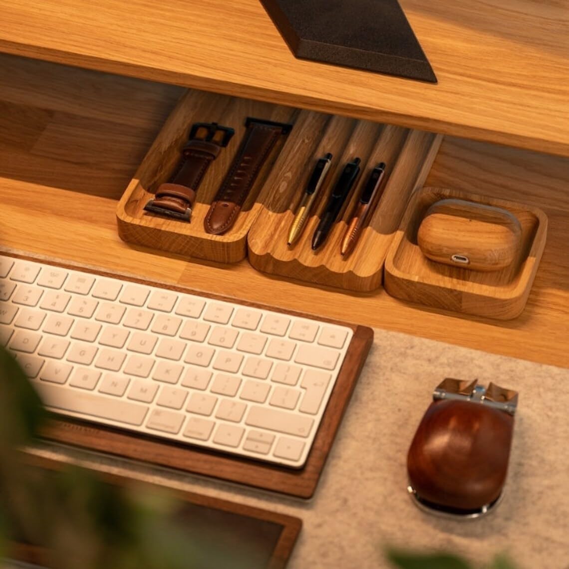 XSOURCE Vassoio organizer da scrivania in legno con scomparti, organizer per casa, ufficio, progettato per cancelleria e telefoni cellulari (STILE-4)