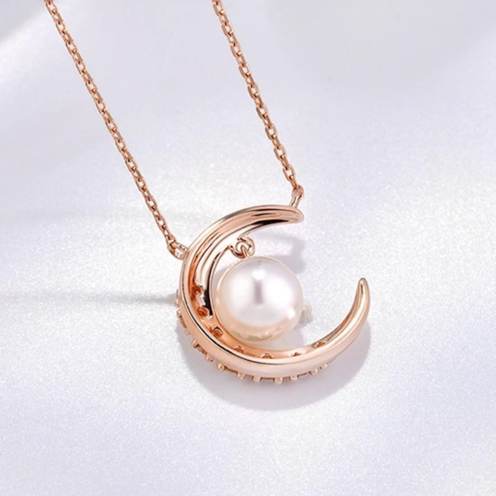 Cute Necklace, damski naszyjnik w kolorze różowego złota, księżyc z perłą 5,5 mm ze szlifem okrągłym diamentowym