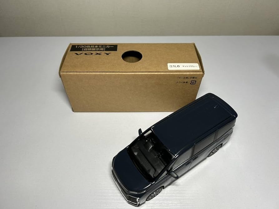 トヨタ ヴォクシー ミニカー 2台セット ※訳あり品 マッシブグレー ホワイト トヨタ ヴォクシー ミニカー 2台セット ※訳あり品 マッシブ