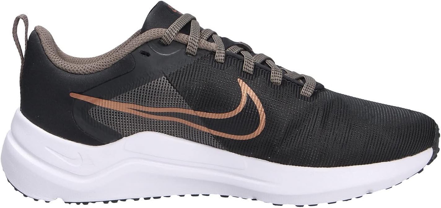 Nike Women's Air Winflo 9 Sneaker