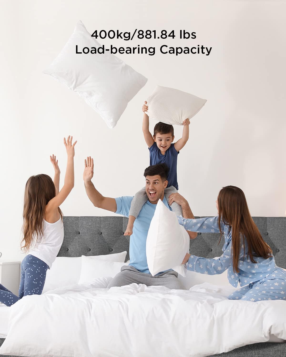 A family on the bed, illustrating the bed's load-bearing capacity of 400kg/881.84 lbs.
