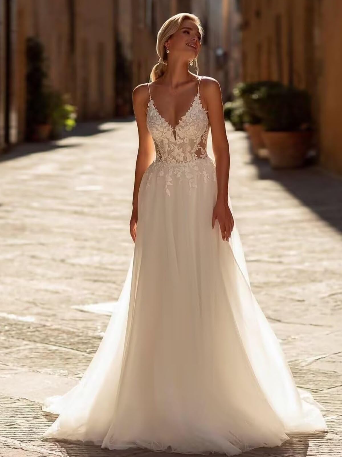 HUINI V-Ausschnitt Lange Hochzeitskleider für die Braut mit Spaghettiträgern Spitzenapplikationen und Tüll Brautkleid mit Schleppe
