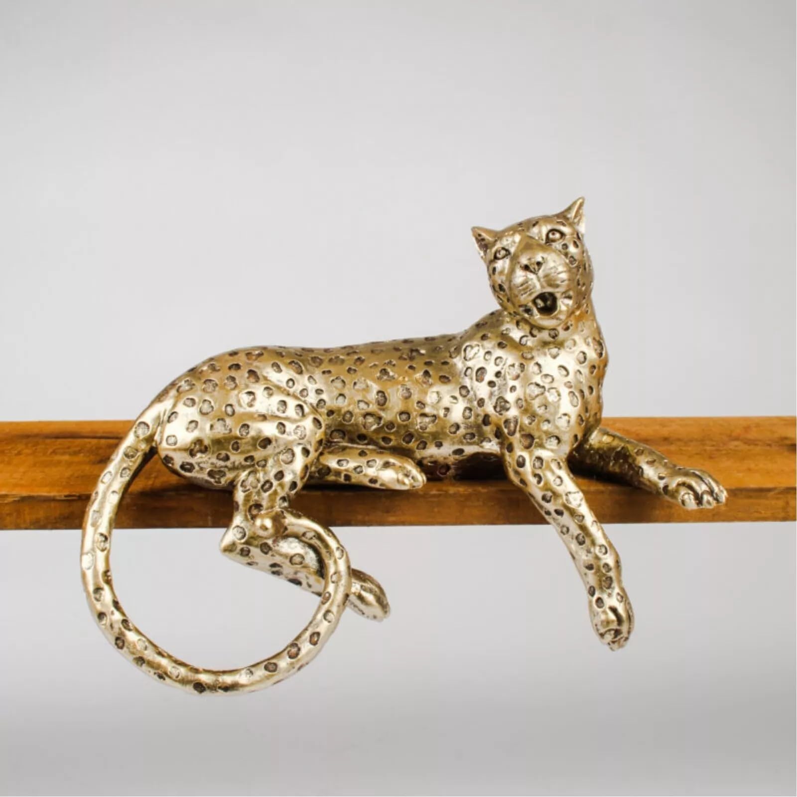 Fyne-Finds Resin Gold Leopard Statue Hanger Cheetah Shelf Sitter Figurine Home Office Desktop Tabletop Decor Gift Ornament
