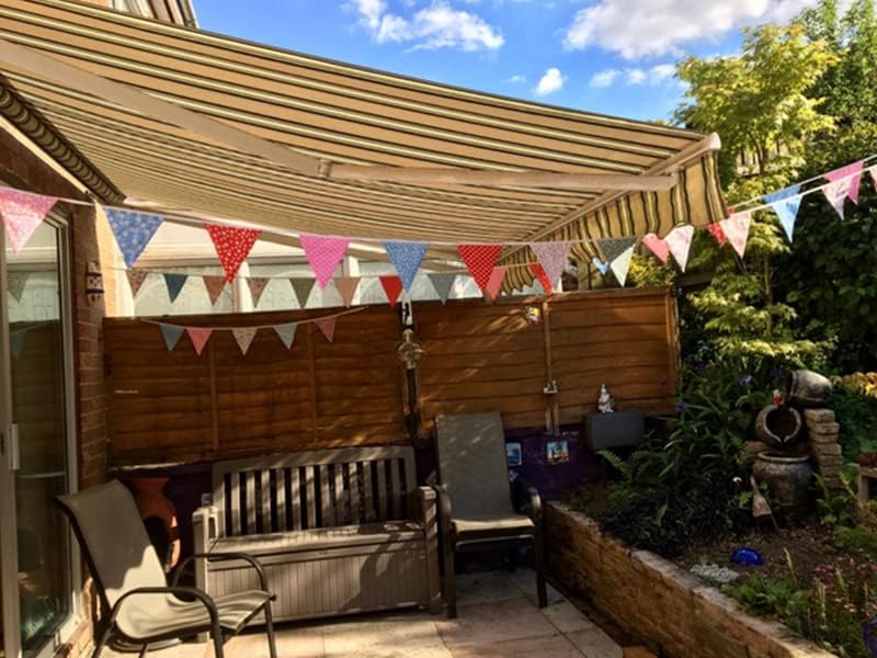 G2PLUS Slinger met stoffen vlaggetjes, kleurrijke slinger voor feestjes, driehoekige vlaggetjes, slinger voor bruiloft, verjaardag, feest of tuin, 36 stuks