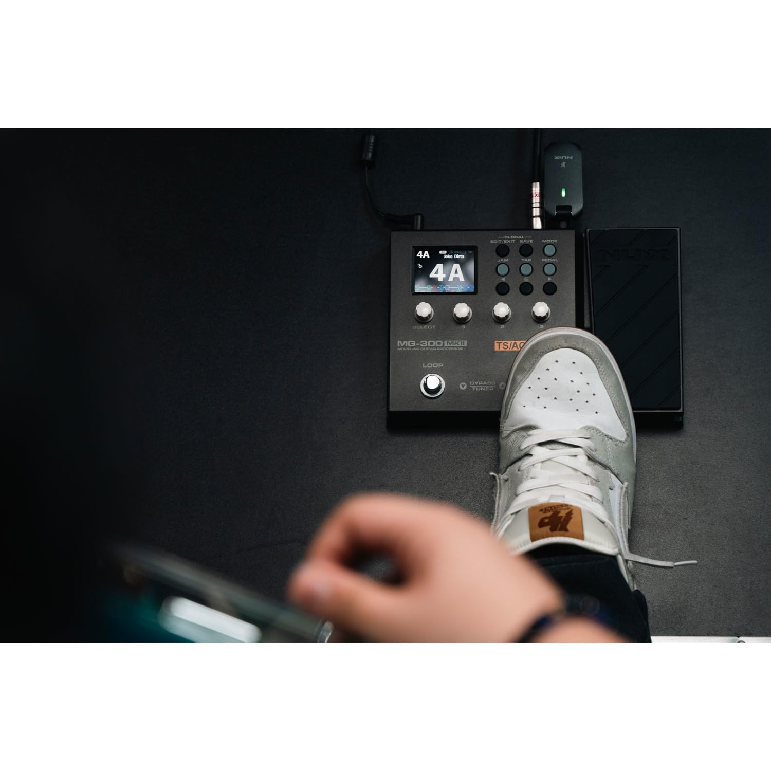 NUX | MG-300 mkII Pedale multi-effetti per chitarra | Modellazione amplificatore, interfaccia audio USB, pedale di espressione, IR Cabinet Sim, Jam Drums, Looper & Quicktone Software