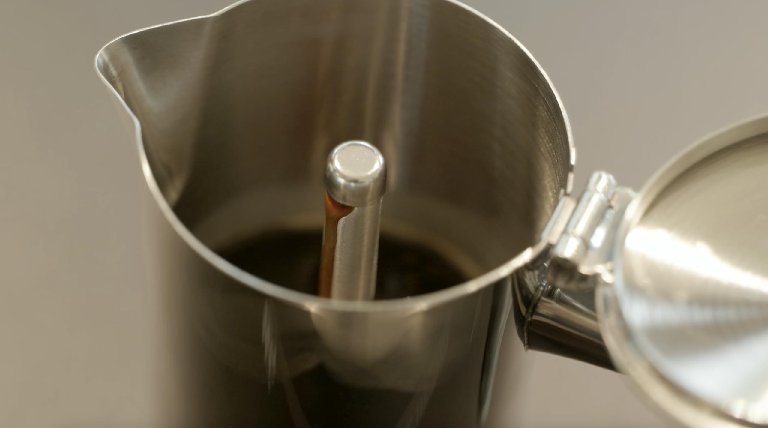 VIA CREMA MOKA DE ACERO INOXIDABLE - Jarra de Espresso de 4/6 Tazas [200/300 ml] (4 Tazas / 200ML)