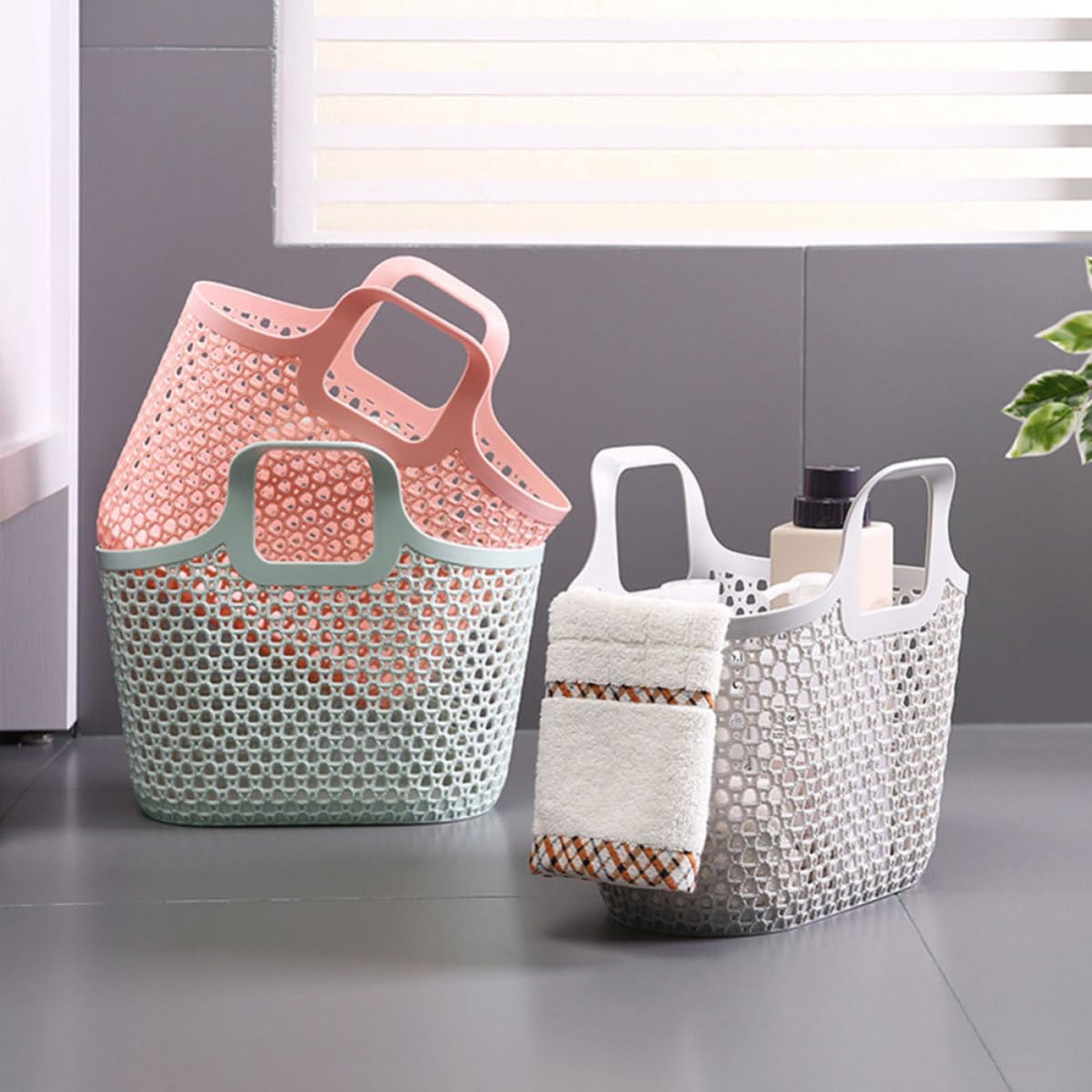 MAGICLULU 2 Pezzi Cestino Portaoggetti da Bagno Portatile in Plastica Pp Design Traforato, Salvaspazio e Installazione Sicura per Organizzare Prodotti e Abbigliamento