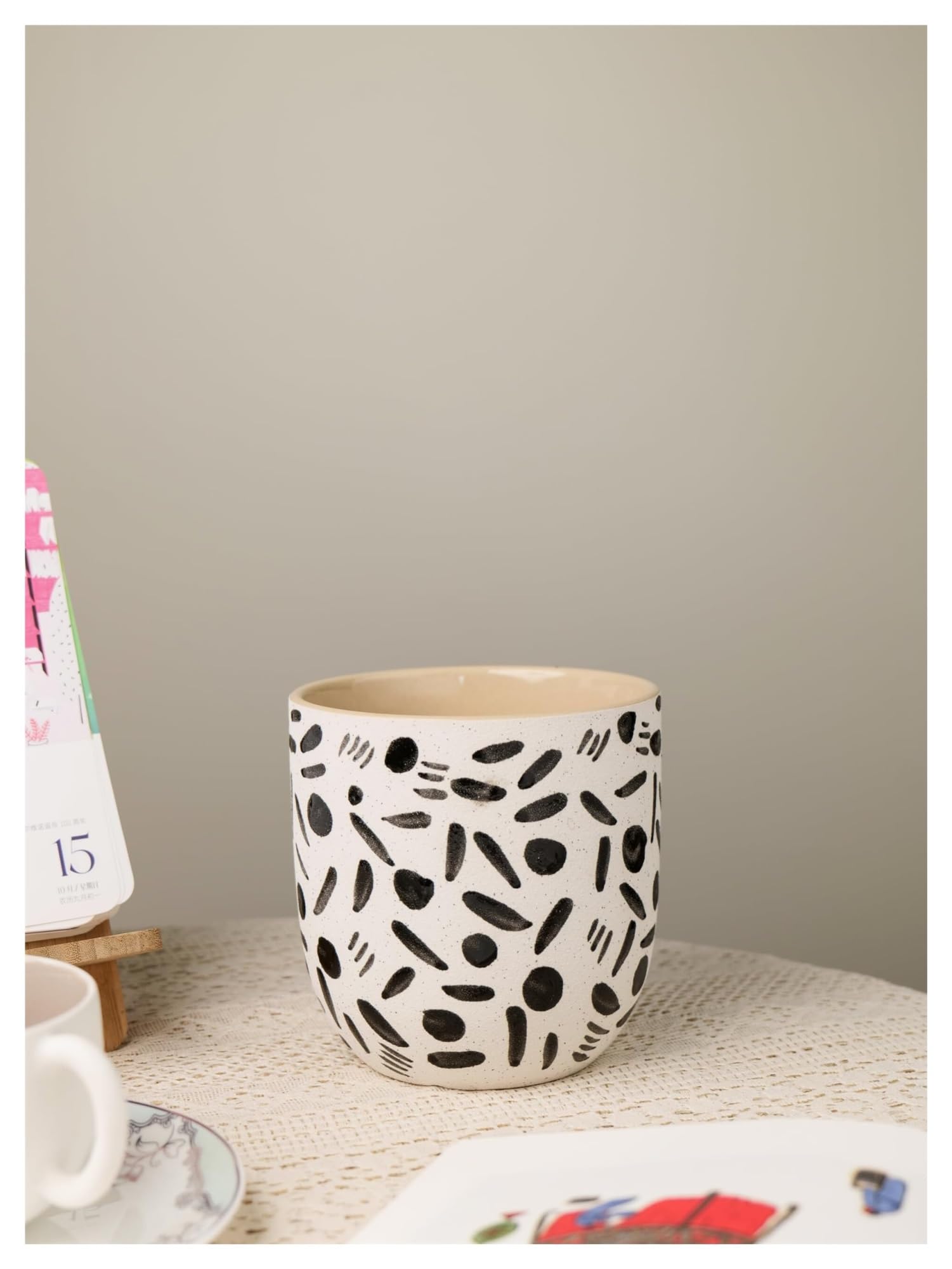 Ceramiczna doniczka, nowoczesny minimalistyczny styl, kwiat z abstrakcyjnym wzorem, nadaje się do użytku wewnątrz i na zewnątrz